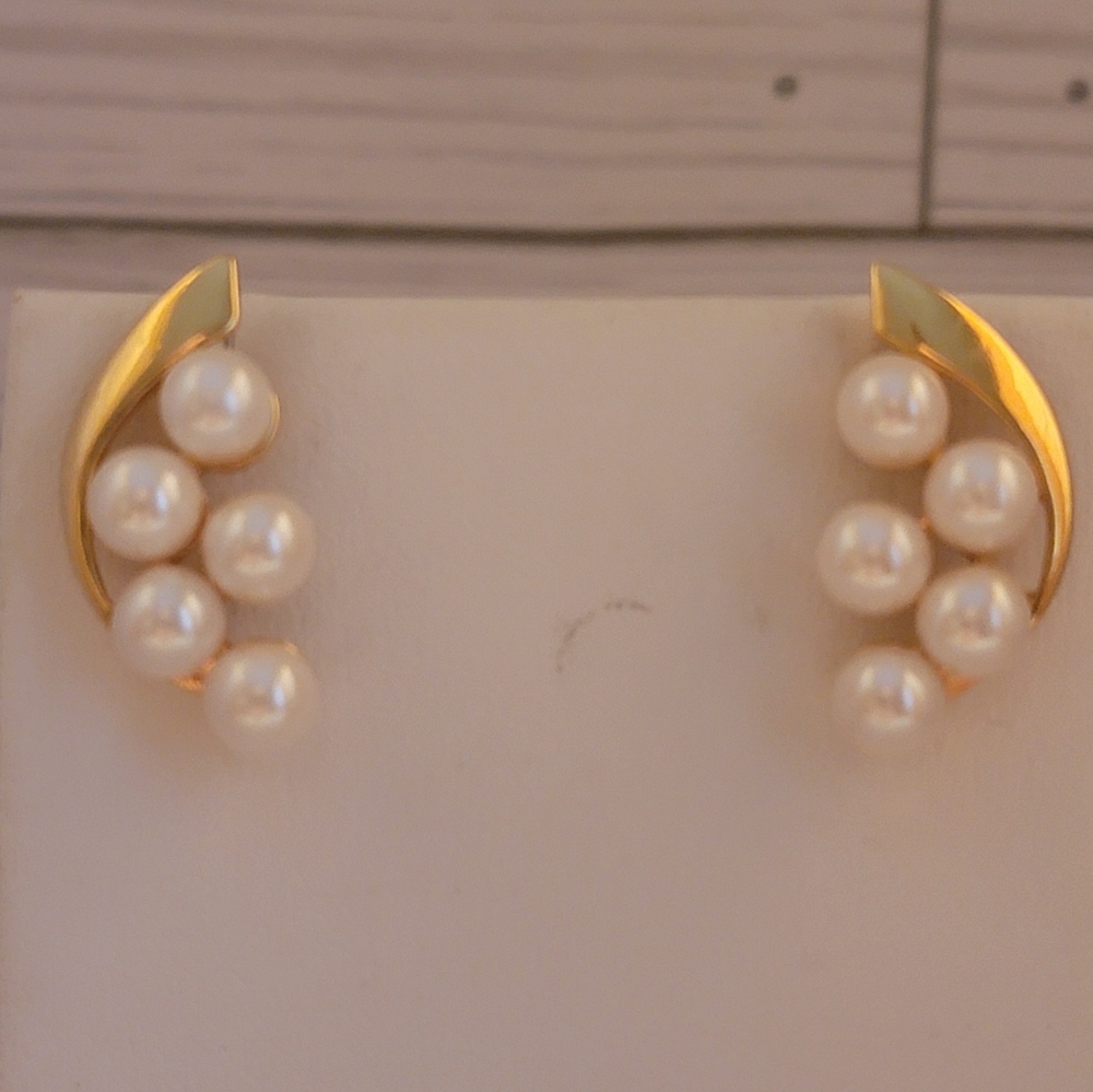 Vintage Gold Tone Faux Pearl Cluster Leaf Pierced Statement Earrings